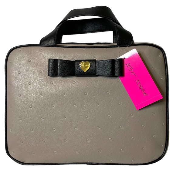Betsey Johnson Embossed Hearts Cosmetics Weekender - Picture 1 of 5